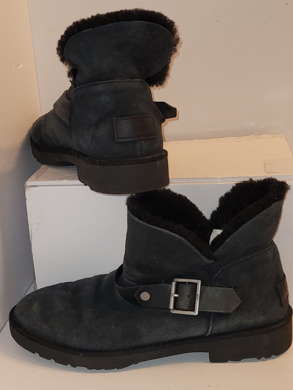 UGG Size 5.5 Romely Short Buckle Black Suede Shearling Buckle Ankle Boots